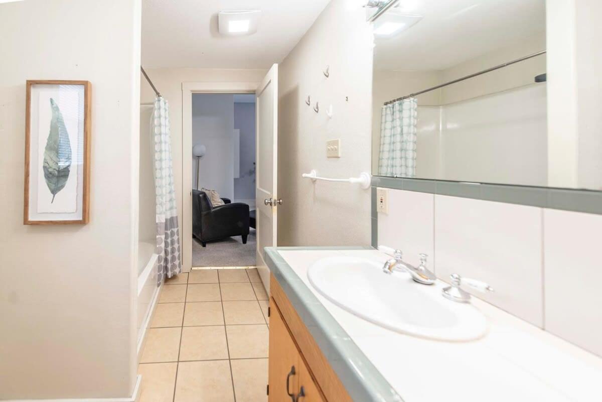New Gathering Place On Columbus Holiday home