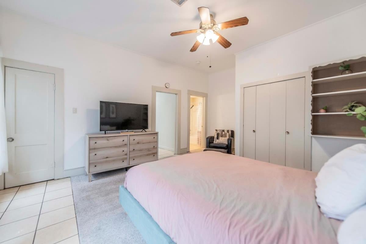 New Gathering Place On Columbus Holiday home *