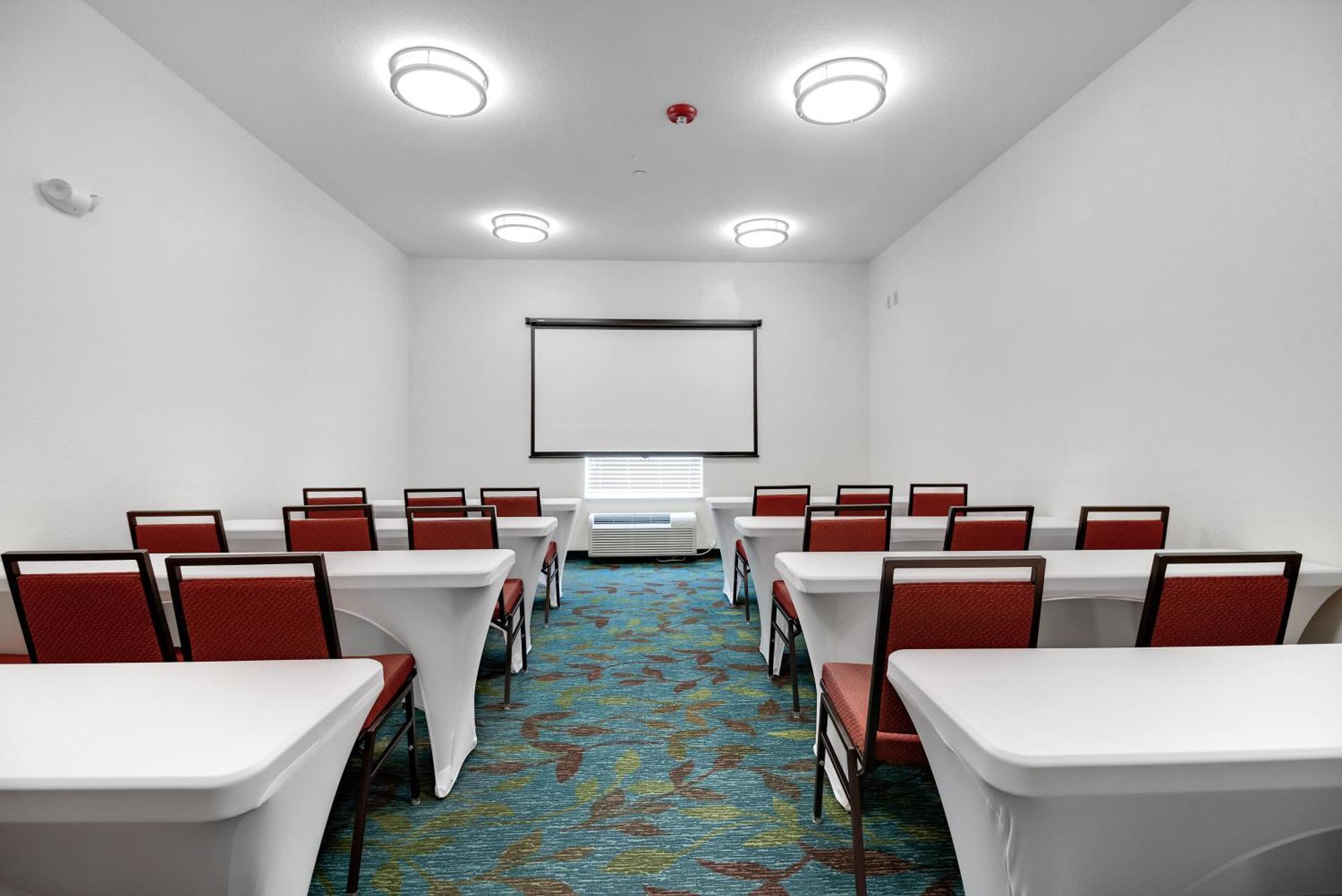 Hotel Candlewood By Ihg 2*