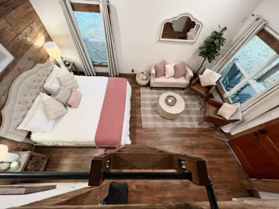The Blush *country Cabin Near Downtown Waco