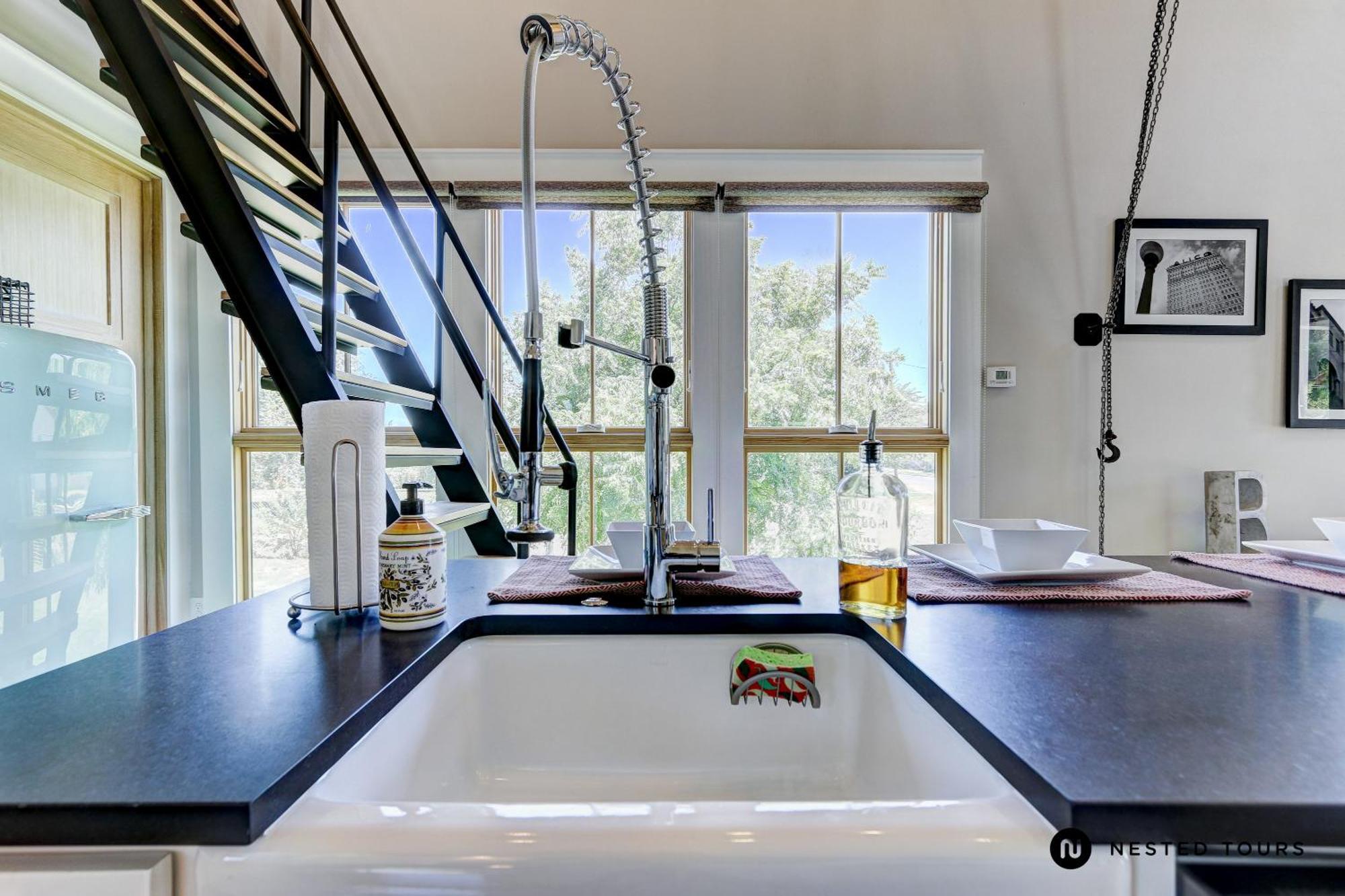 Holiday home The Shotgun House From Fixer Upper - Steps To Silos, Bu, & Downtown
