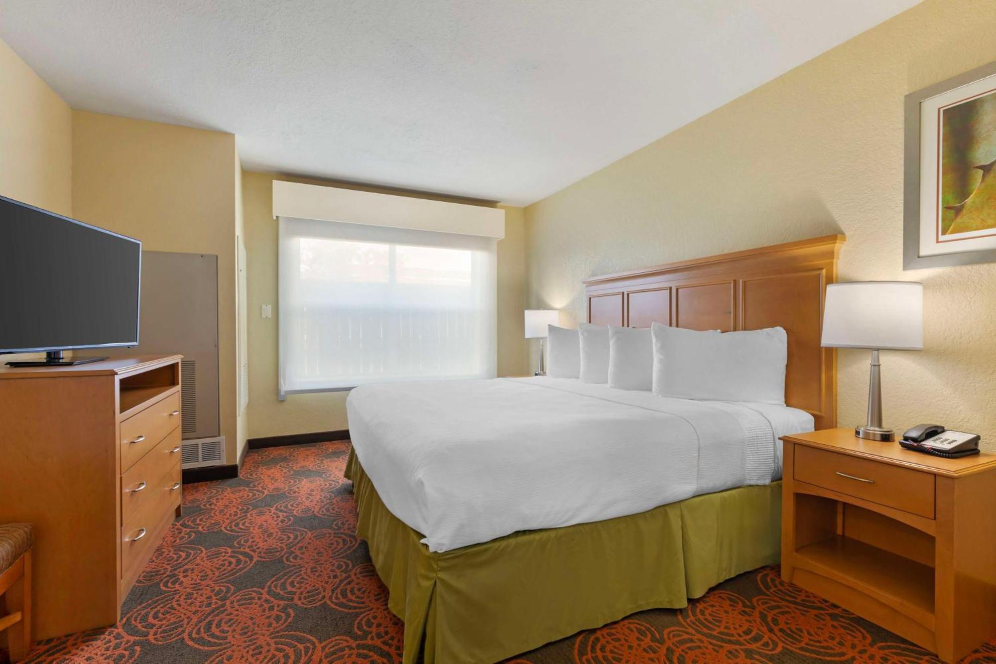 Western North Hotel 3*