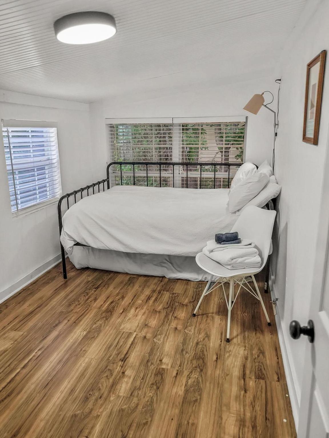 Holiday home Simply Get-a-waco- Hot Tub, Sleeps 10, 5-min Walk To Silos & Downtown Waco