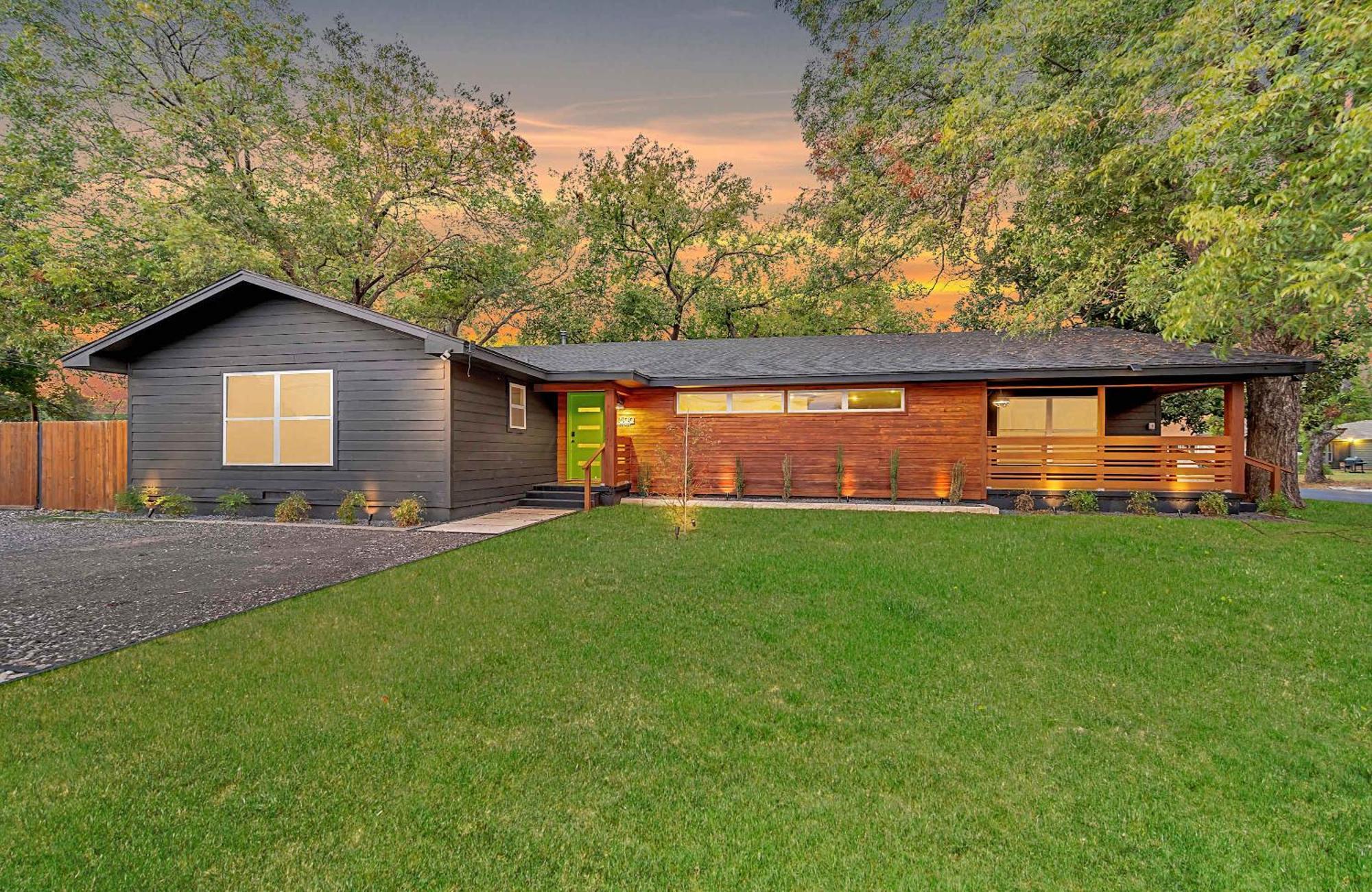 New-the Mod Poppy Large 10 Minutes From It Holiday home Waco