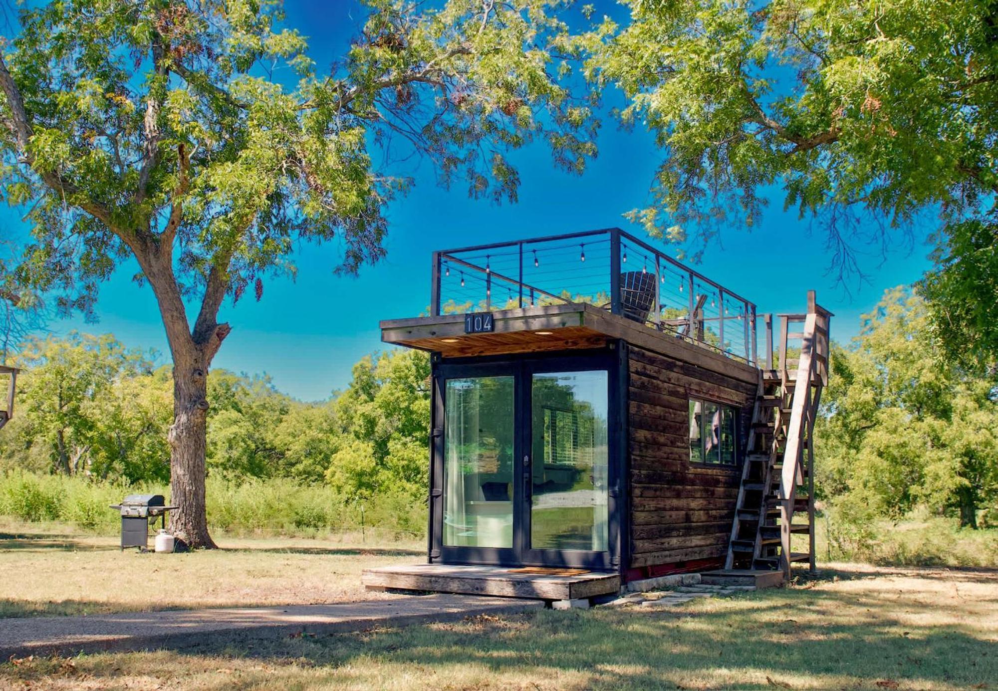 Elegant Container Tiny House Yellow & Blue Holiday home *