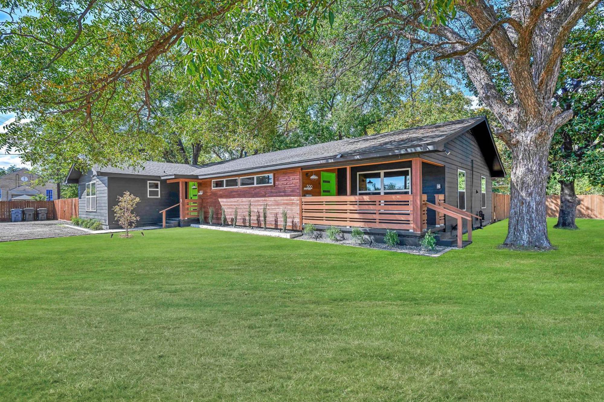 New-the Mod Poppy Large 10 Minutes From It Holiday home Waco