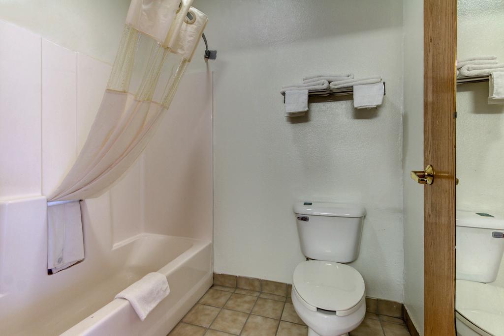 6 - Woodway Hotel