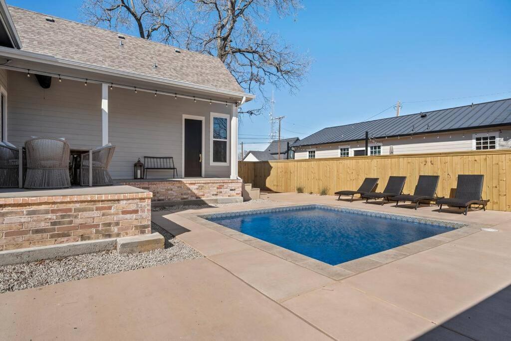 Holiday home Gloria Estate- 2 Blocks To Silos *