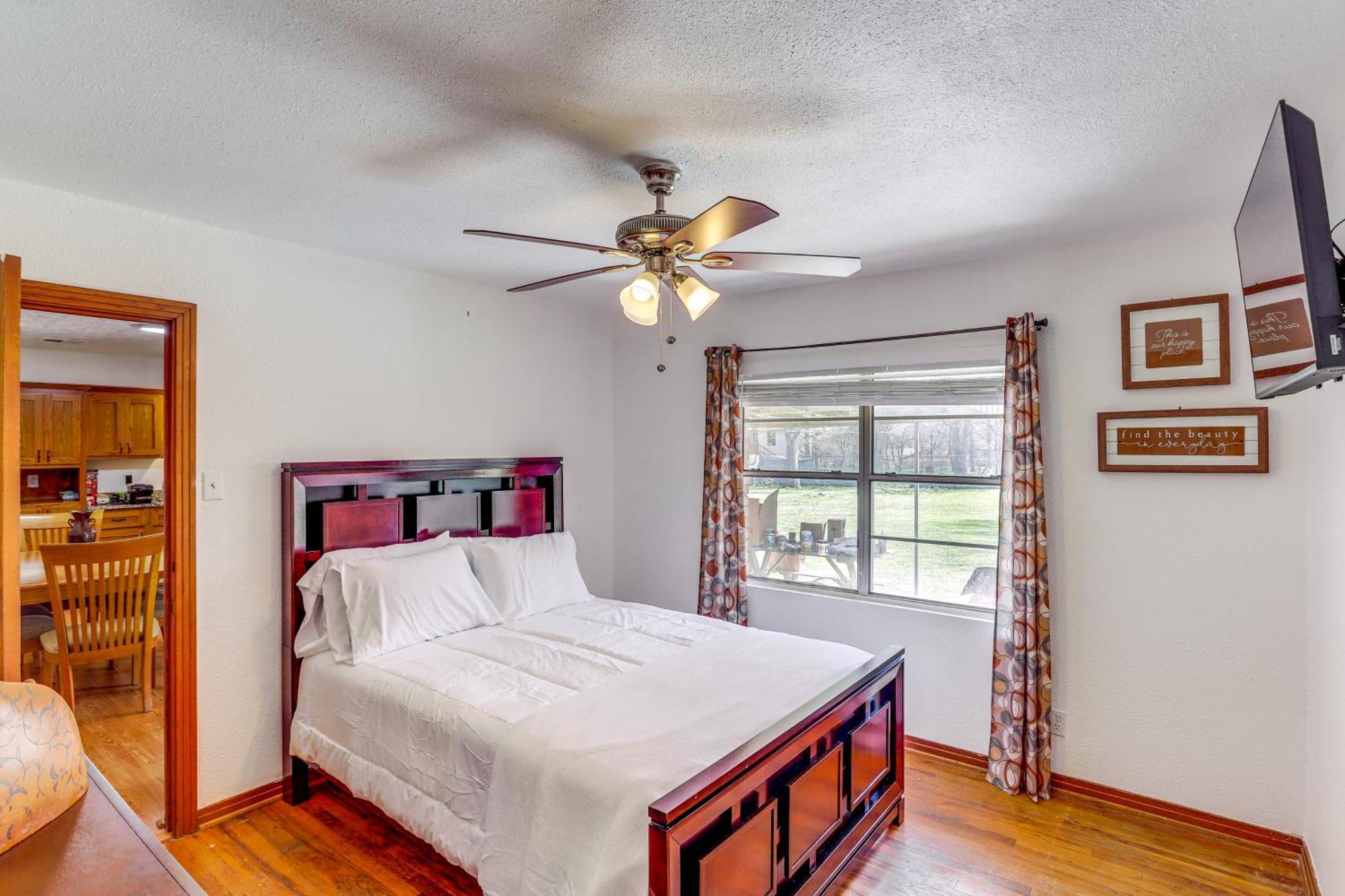 Family-friendly Home, 4 Mi To Magnolia Market Holiday home