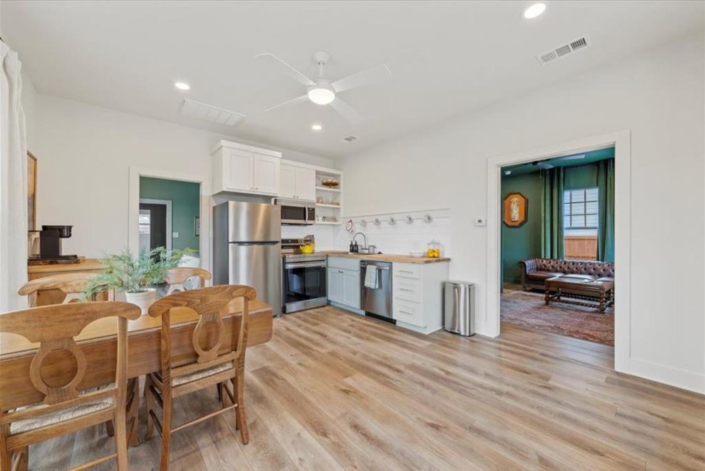 Gloria - 2 Blocks To Magnolia And 3 Mins To Baylor Holiday home *