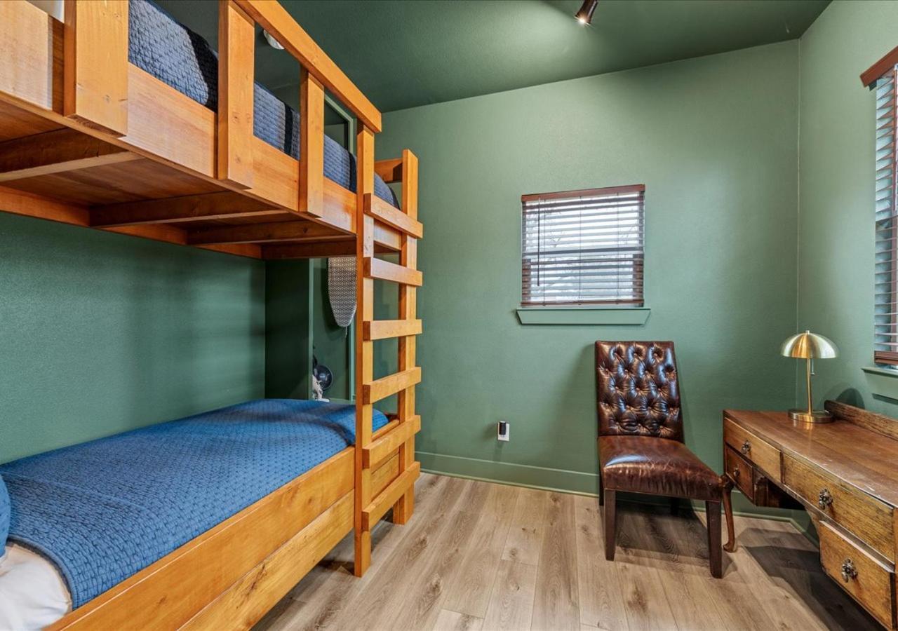 Gloria - 2 Blocks To Magnolia And 3 Mins To Baylor Holiday home Waco