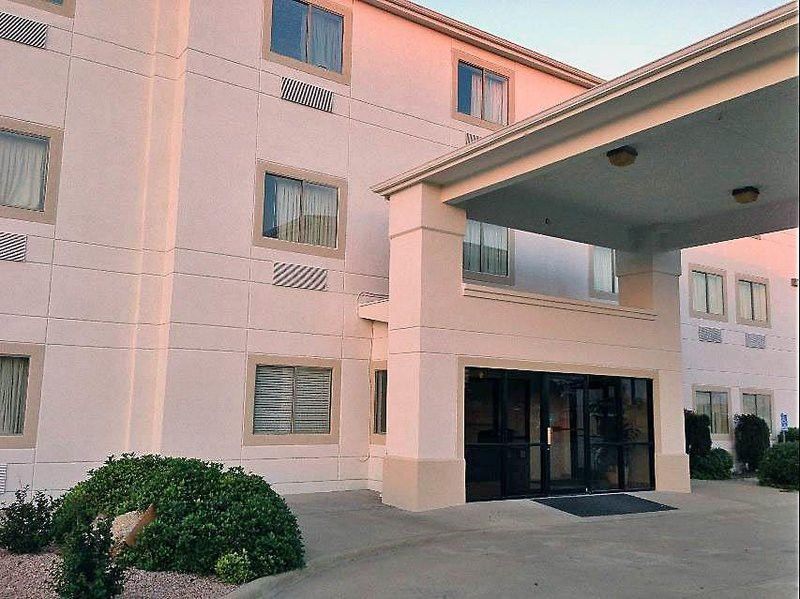 6 - Woodway Hotel
