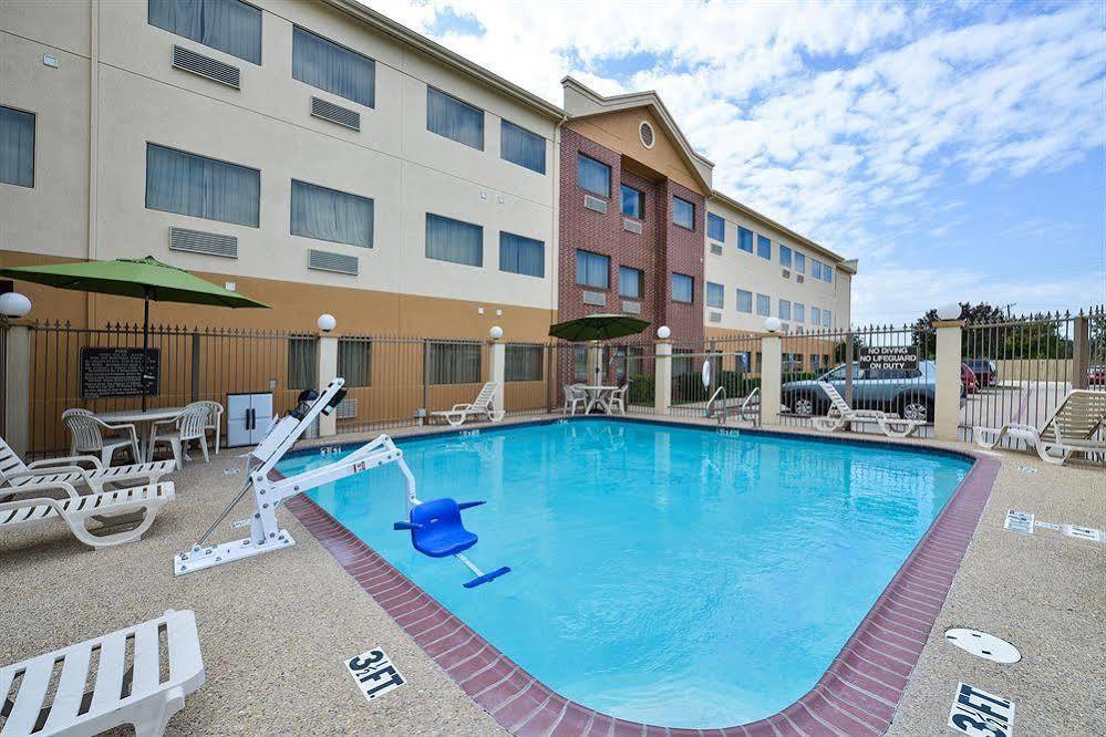Comfort North - Near Area Hotel