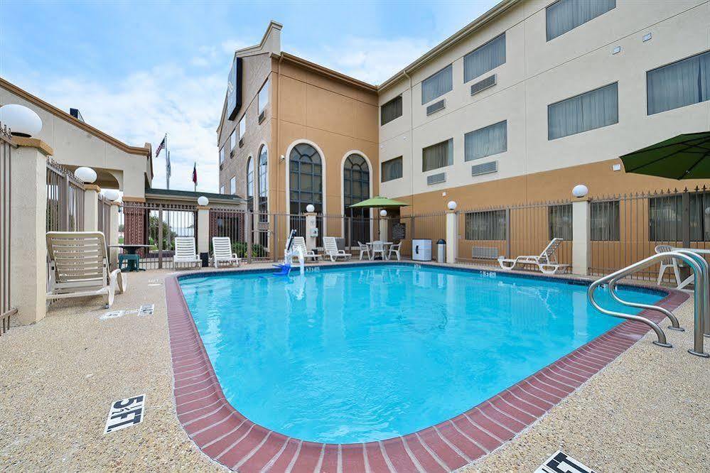 Comfort North - Near Area Hotel