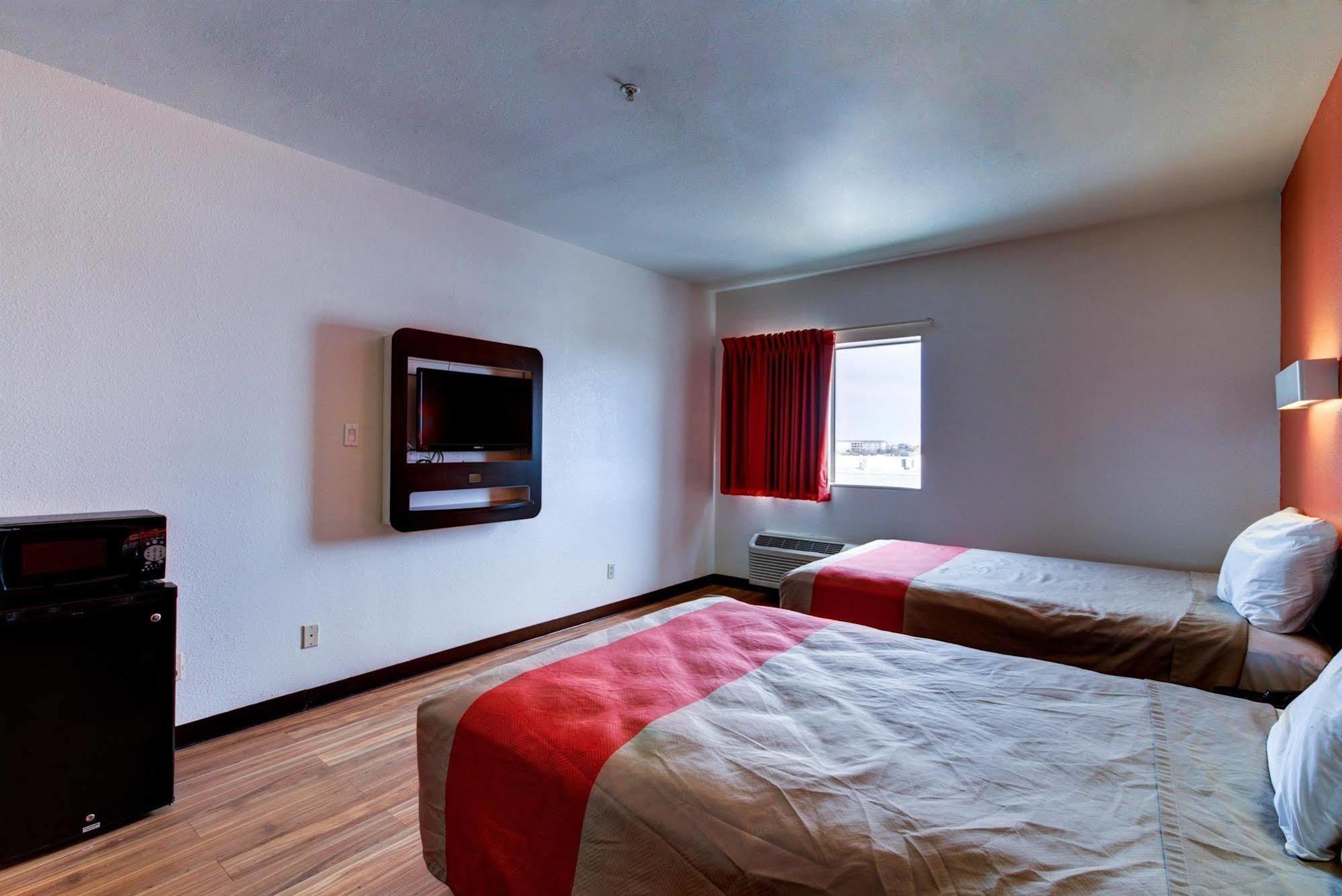 Hotel 6 - Woodway