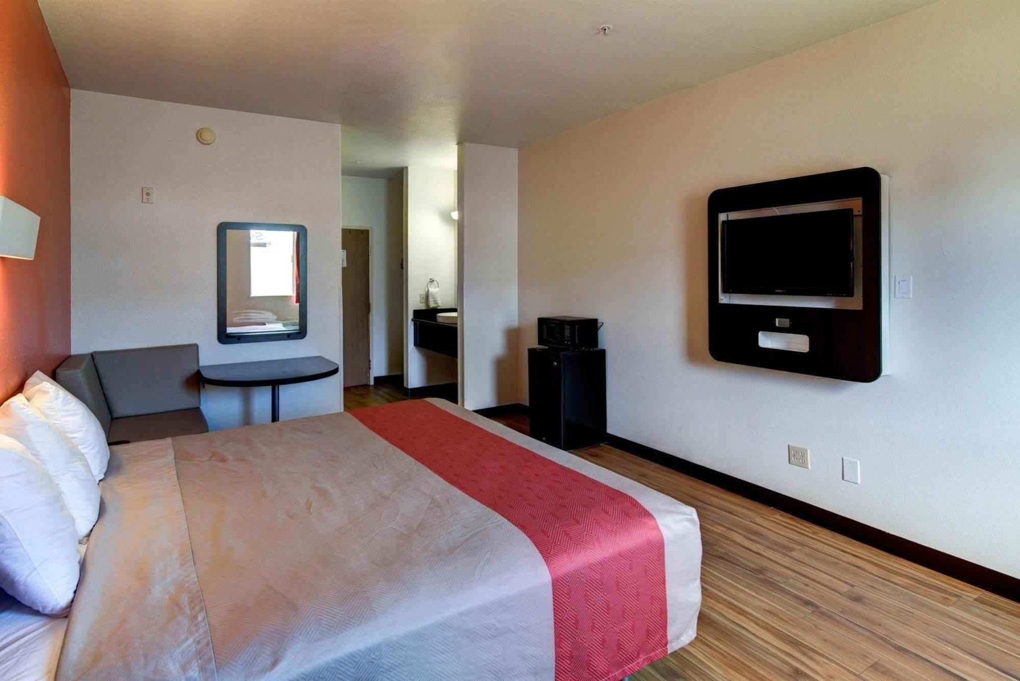6 - Woodway Hotel Waco