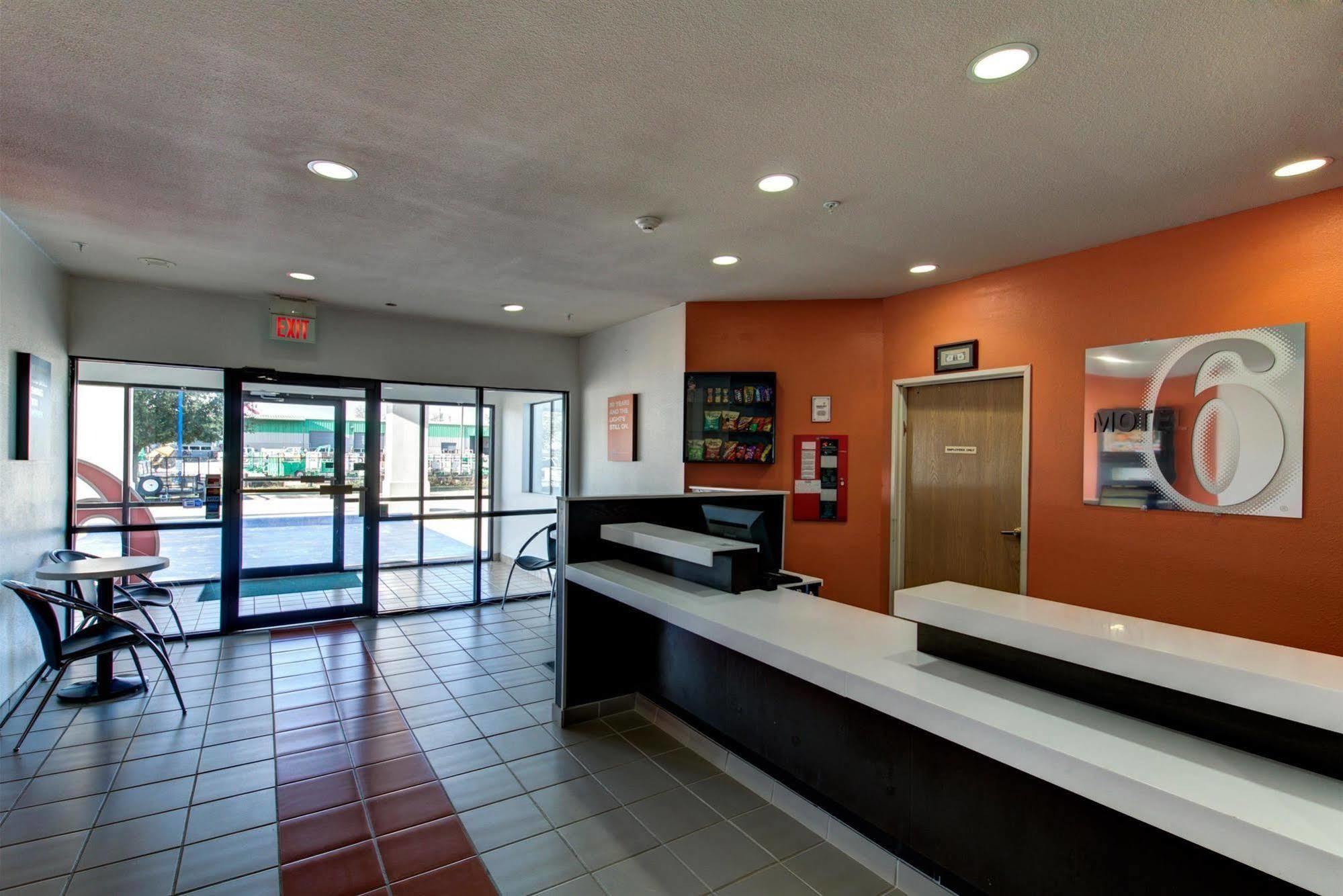 6 - Woodway Hotel