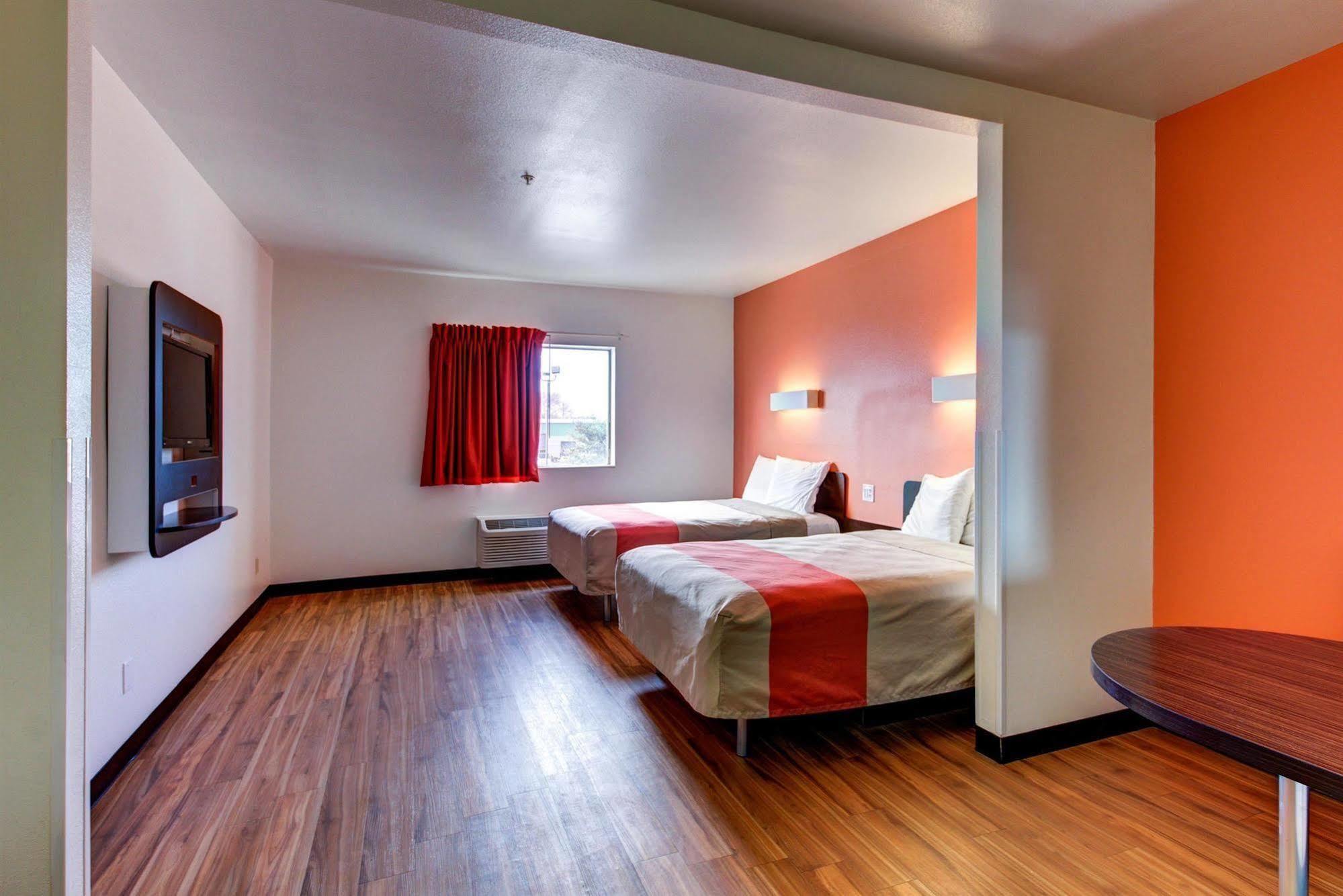 Hotel 6 - Woodway