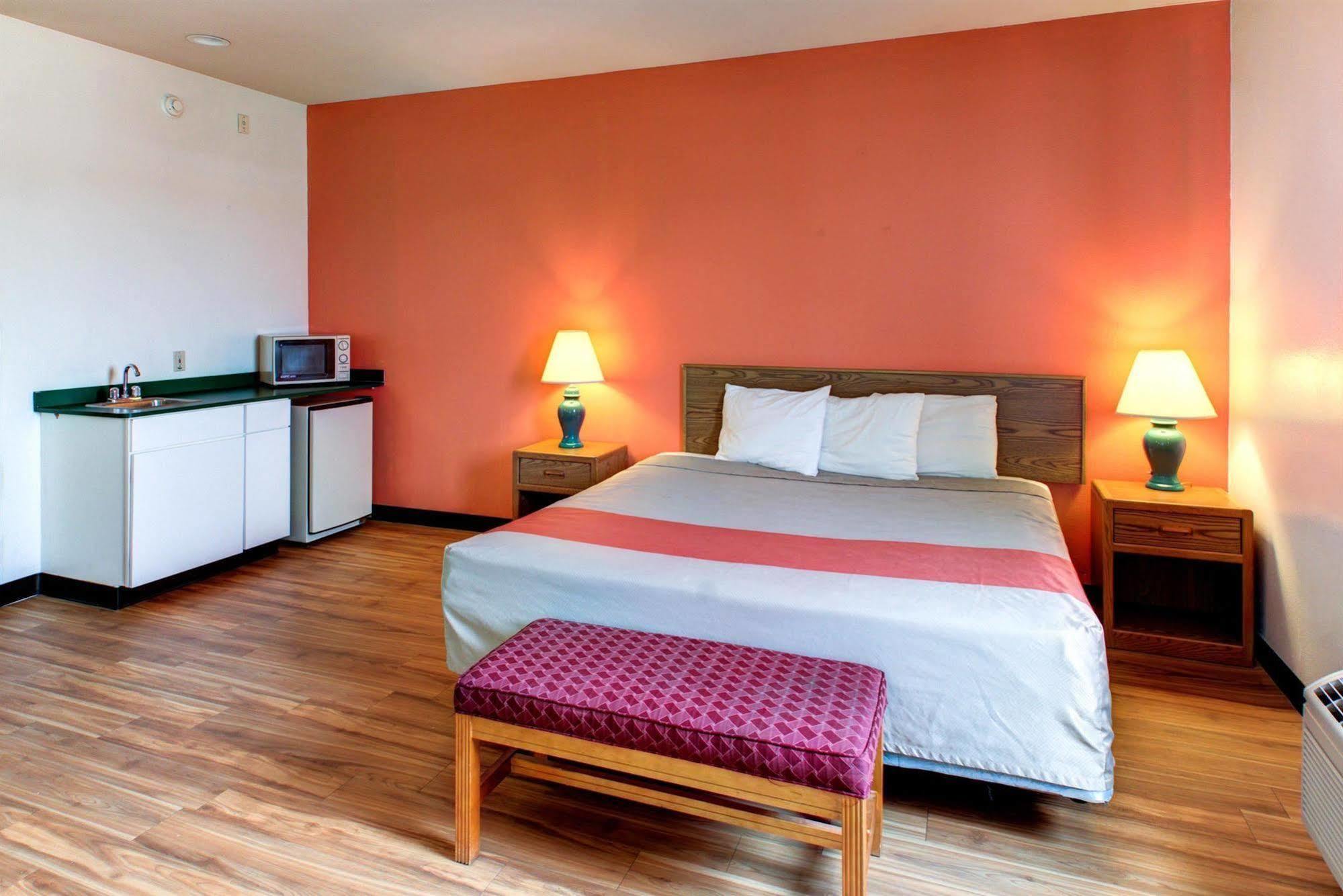 6 - Woodway Hotel