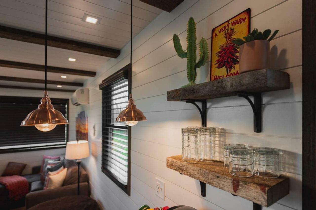 Holiday home The Hacienda Beautiful New Container 12 Min To Magnolia *