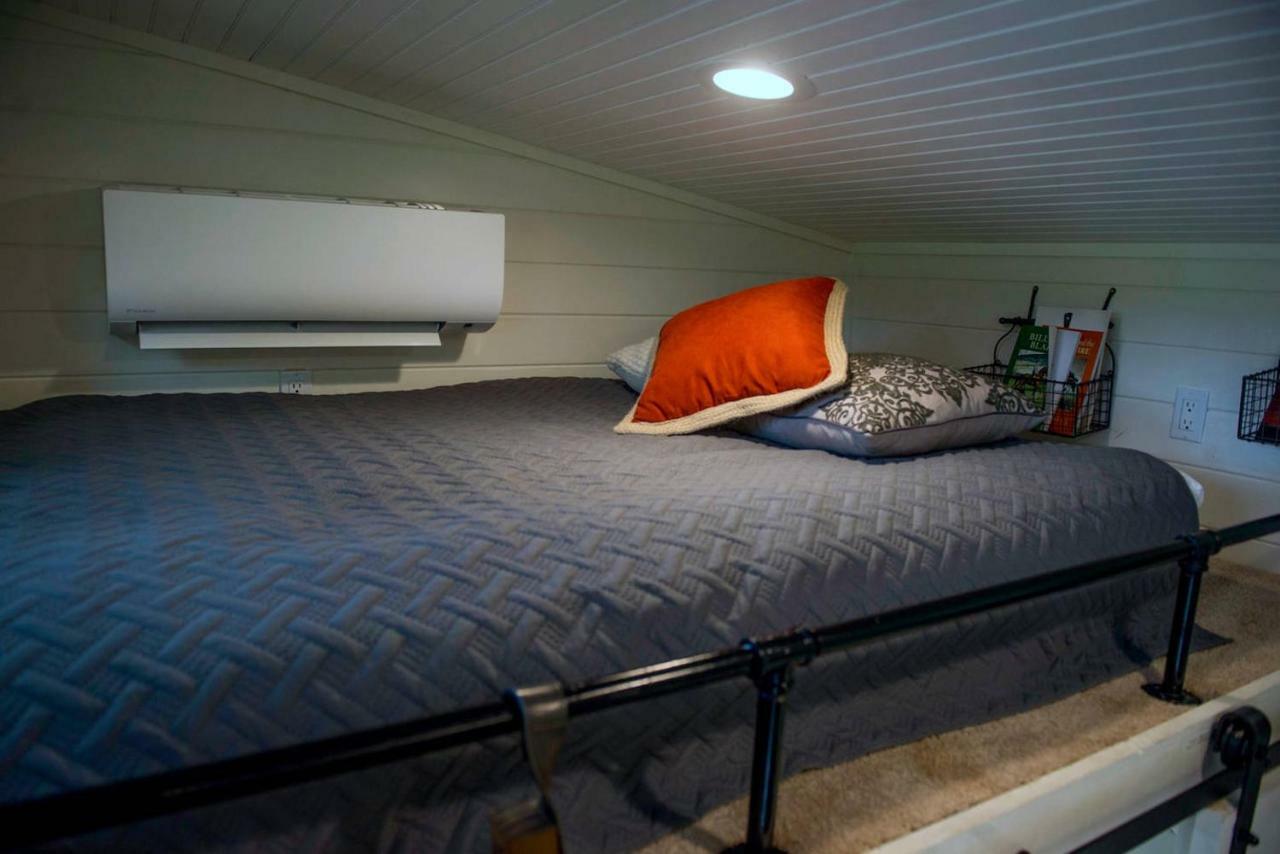 Montana Escape Elegant Tiny House In Near Magnolia Holiday home
