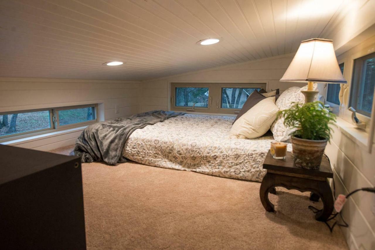 Montana Escape Elegant Tiny House In Near Magnolia Holiday home Waco