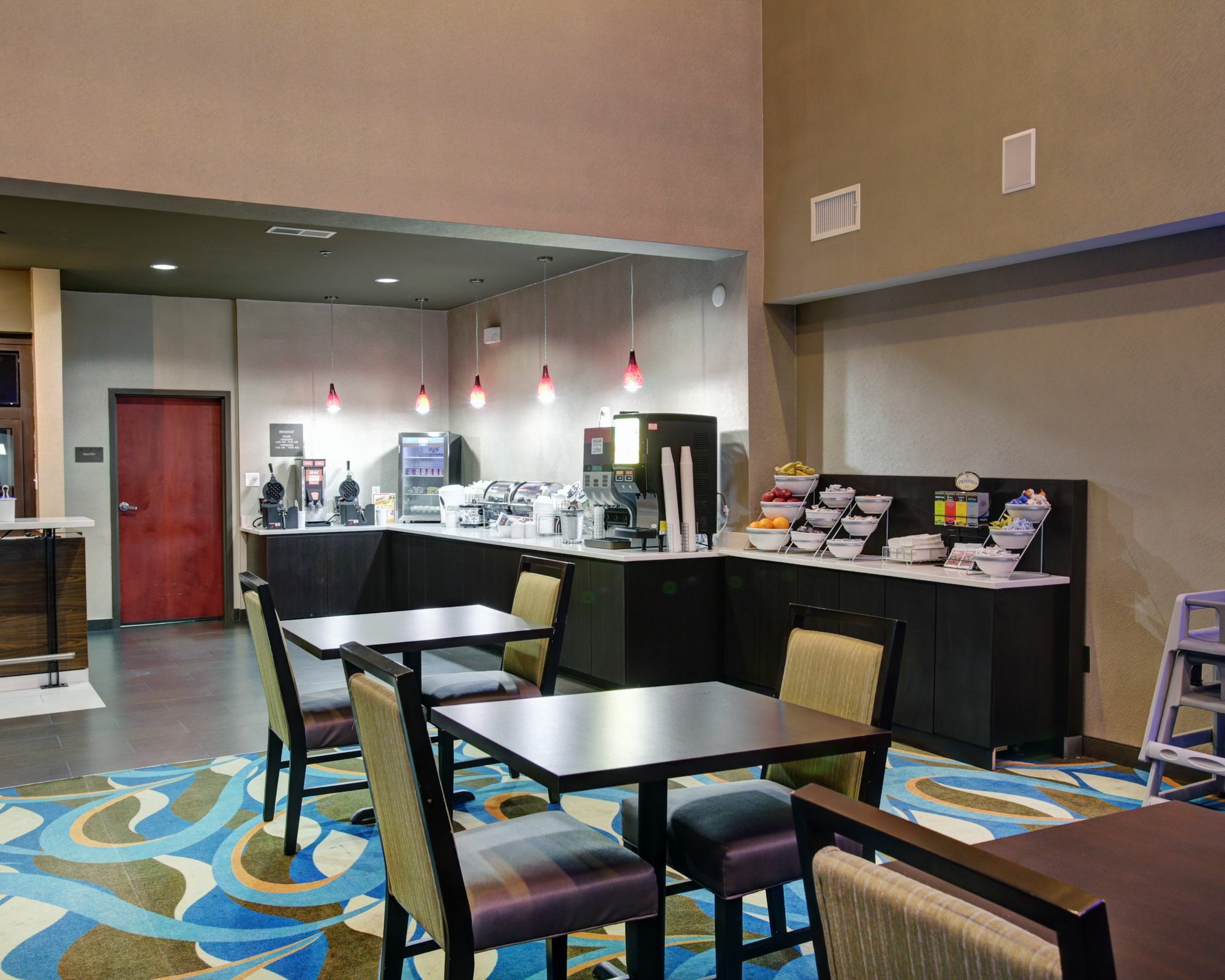 Comfort North - Near Area Hotel