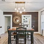 Curated Cottage. Minutes From Silos, Zoo, Baylor