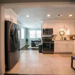 Walk To The Silos! 3 Bed 1960\'S Bungalow Near Baylor