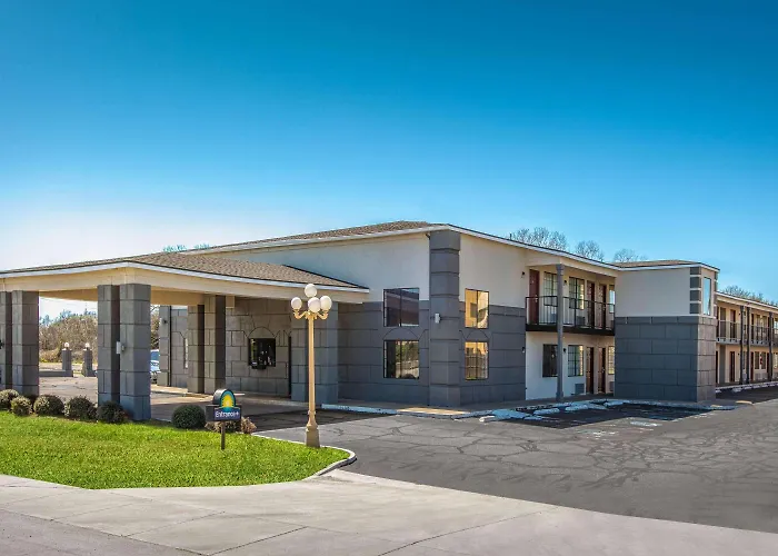 Days Inn By Wyndham Waco Near Downtown University
