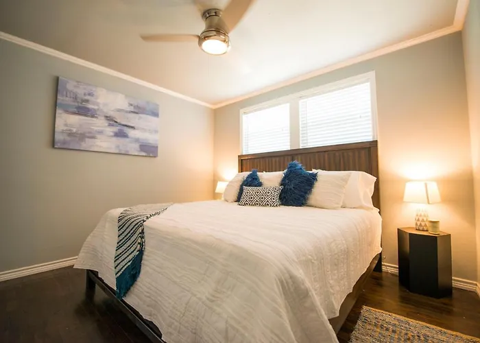 Walk To The Silos! 3 Bed 1960\'S Bungalow Near Baylor