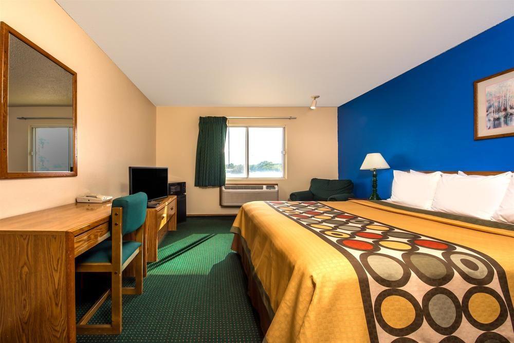 Super 8 By Wyndham University Area Waco