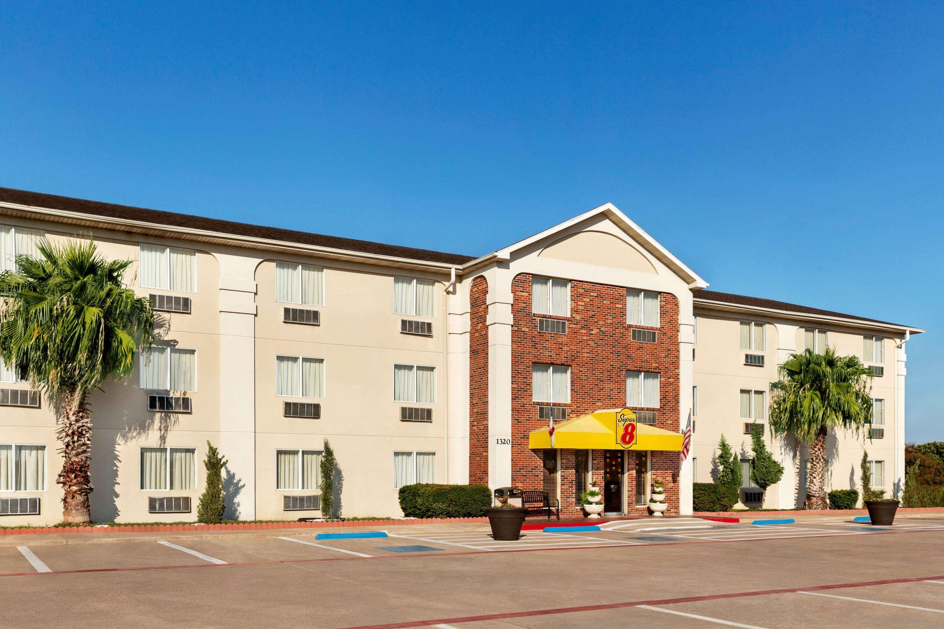 Super 8 By Wyndham University Area Waco