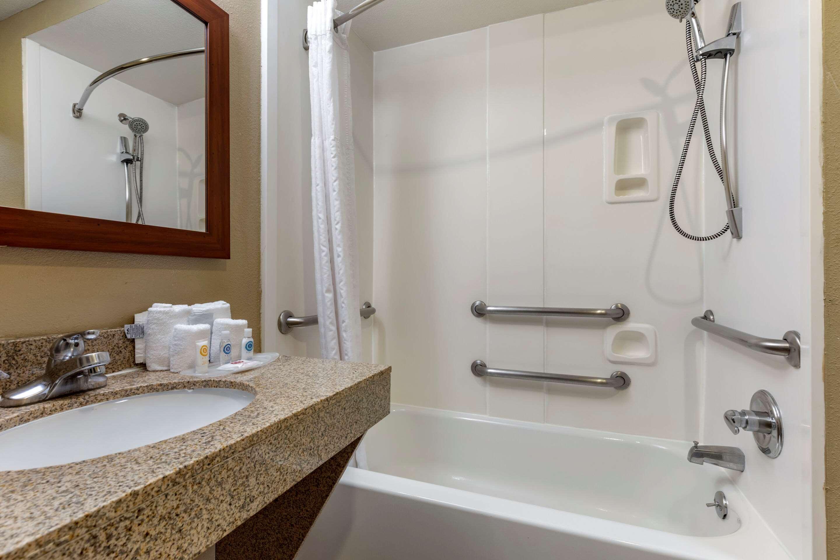 Hotel Comfort Near Area