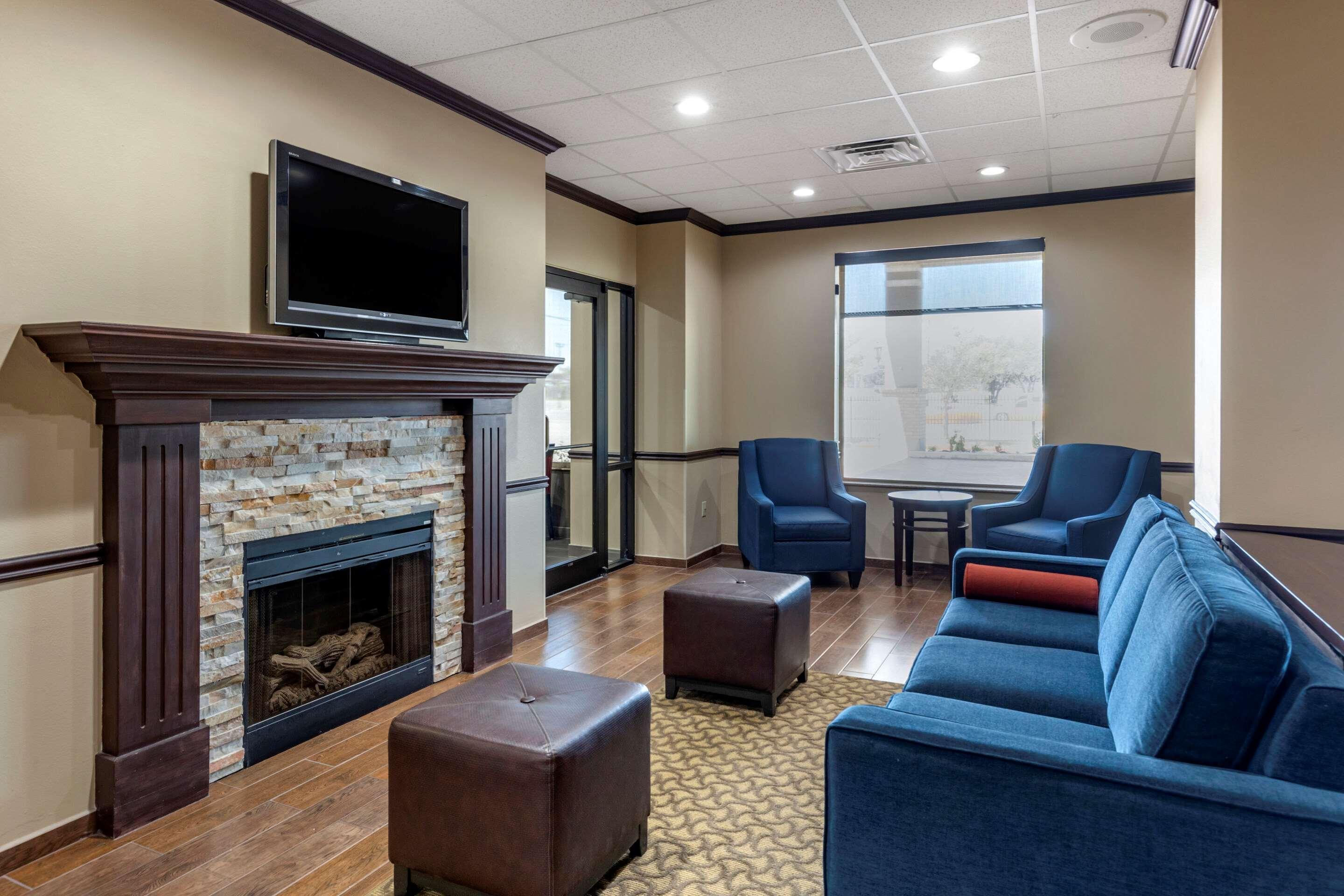 Hotel Comfort Near Area 2*