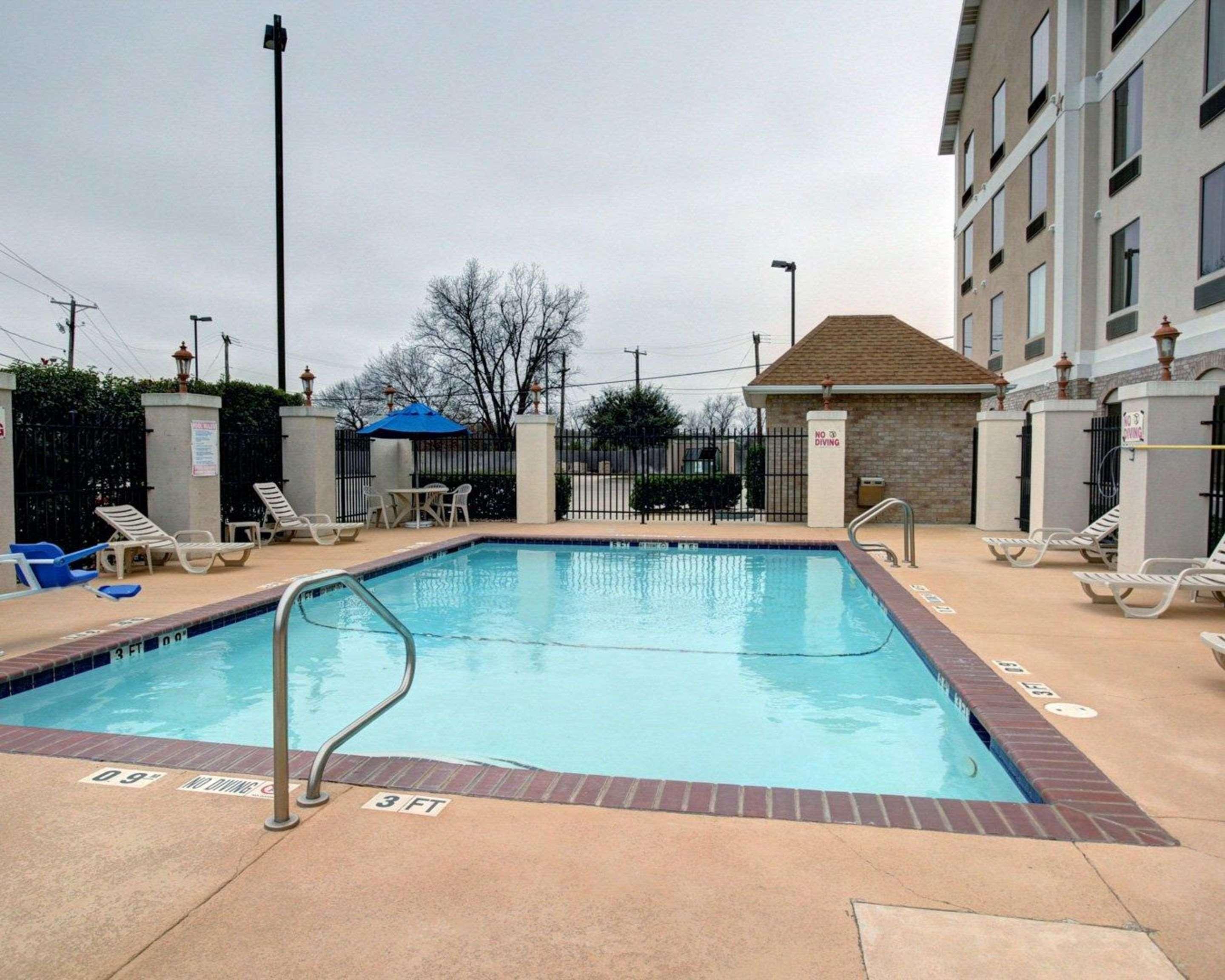 Hotel Comfort Near Area 2*