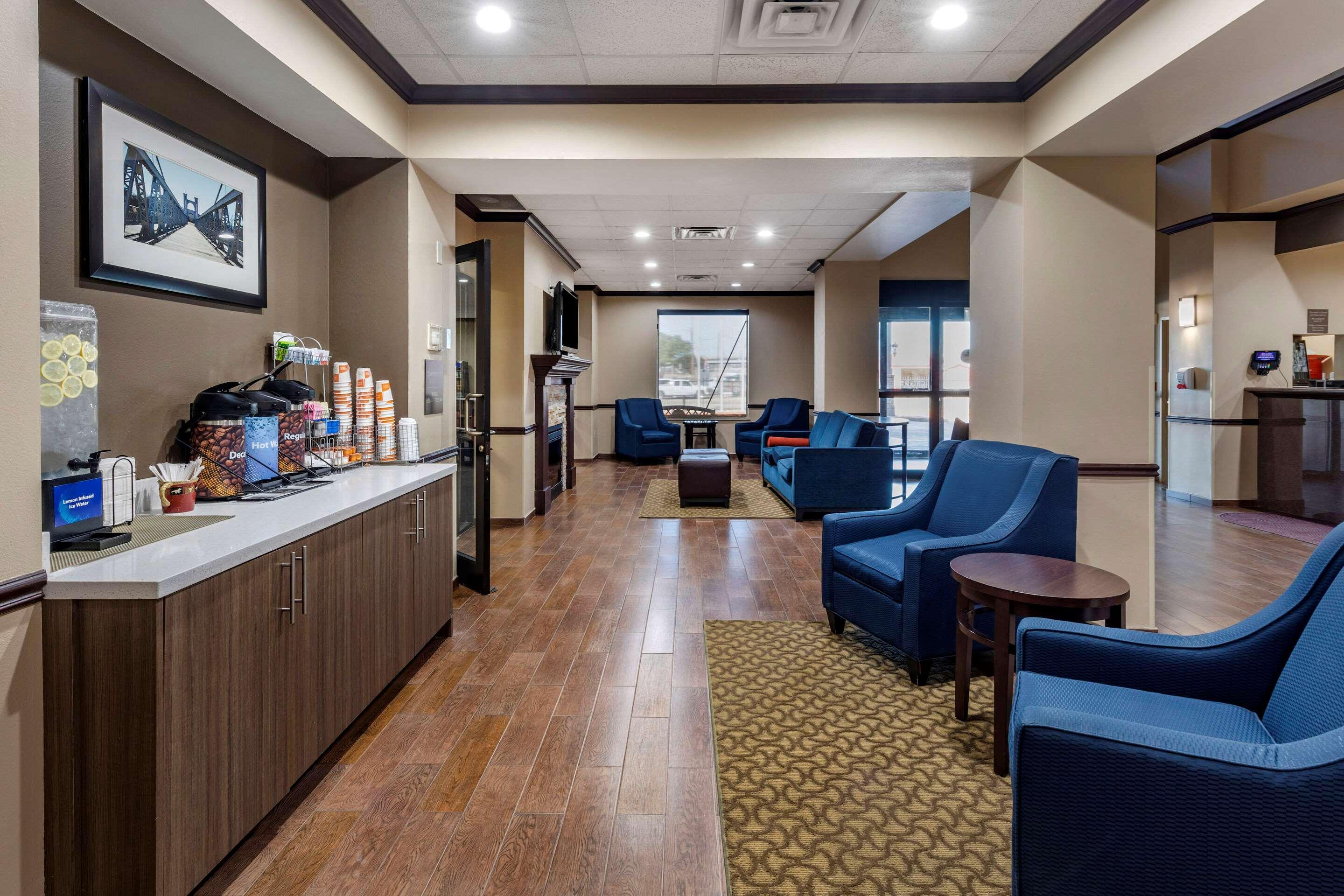 Hotel Comfort Near Area