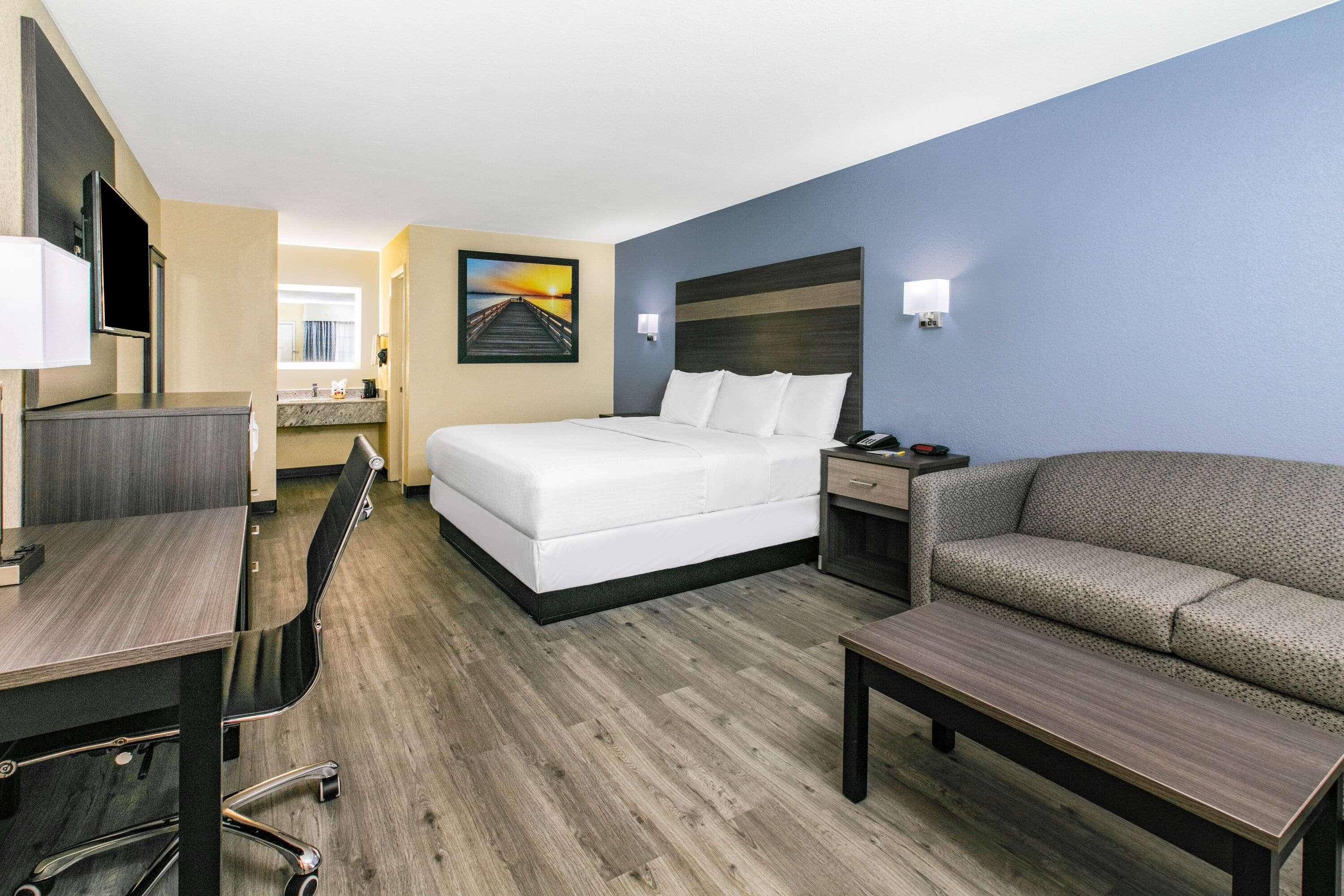 Days By Wyndham Near Downtown