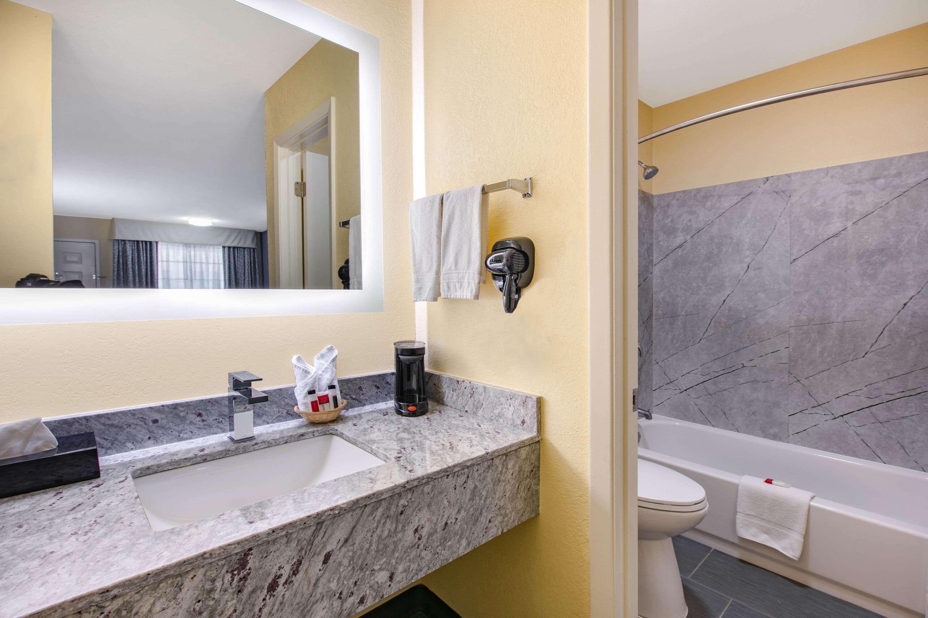 Days By Wyndham Near Downtown Waco