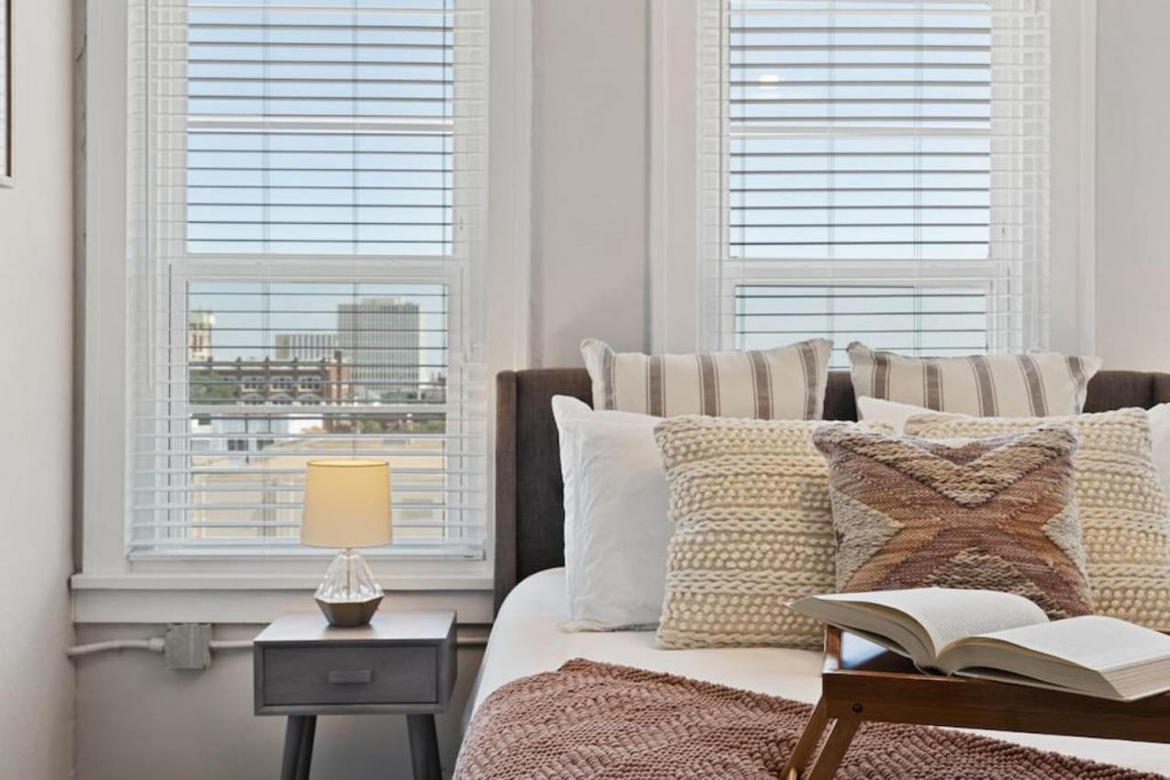 Cozy With A Downtown View