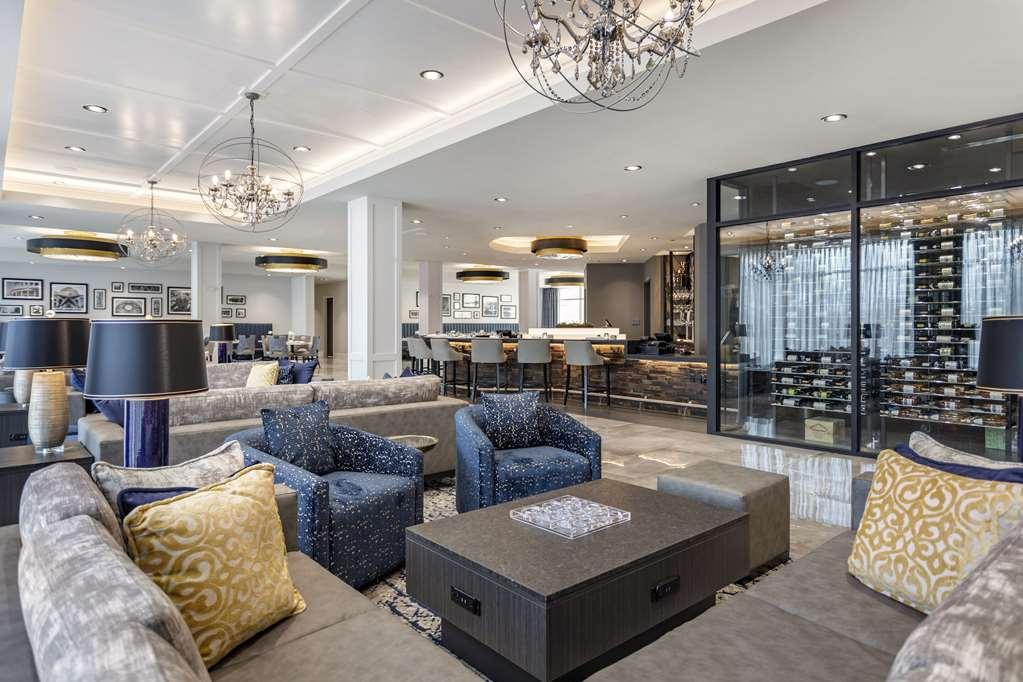 Cambria Riverfront Hotel *