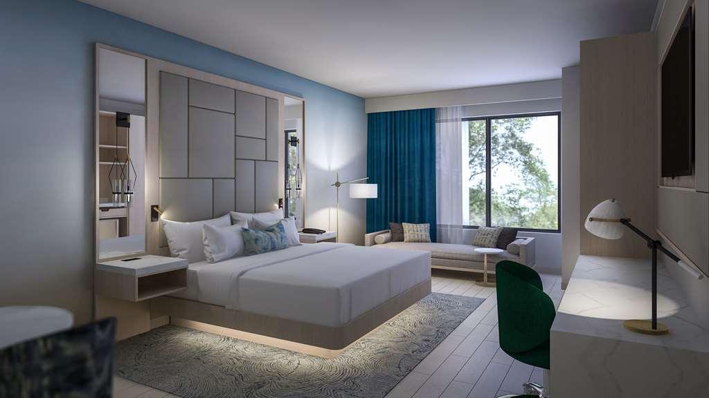 Cambria Riverfront Hotel *