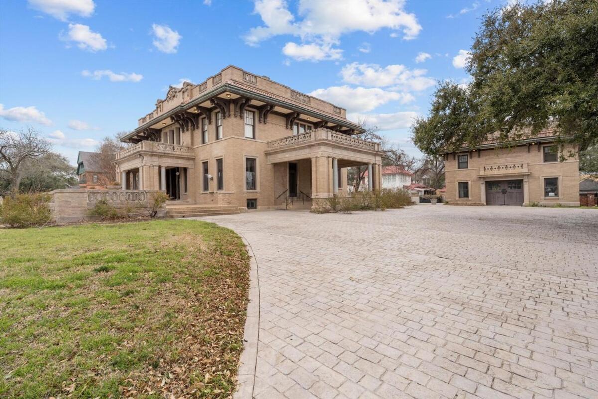 Historic Migel House In Downtown Holiday home Waco