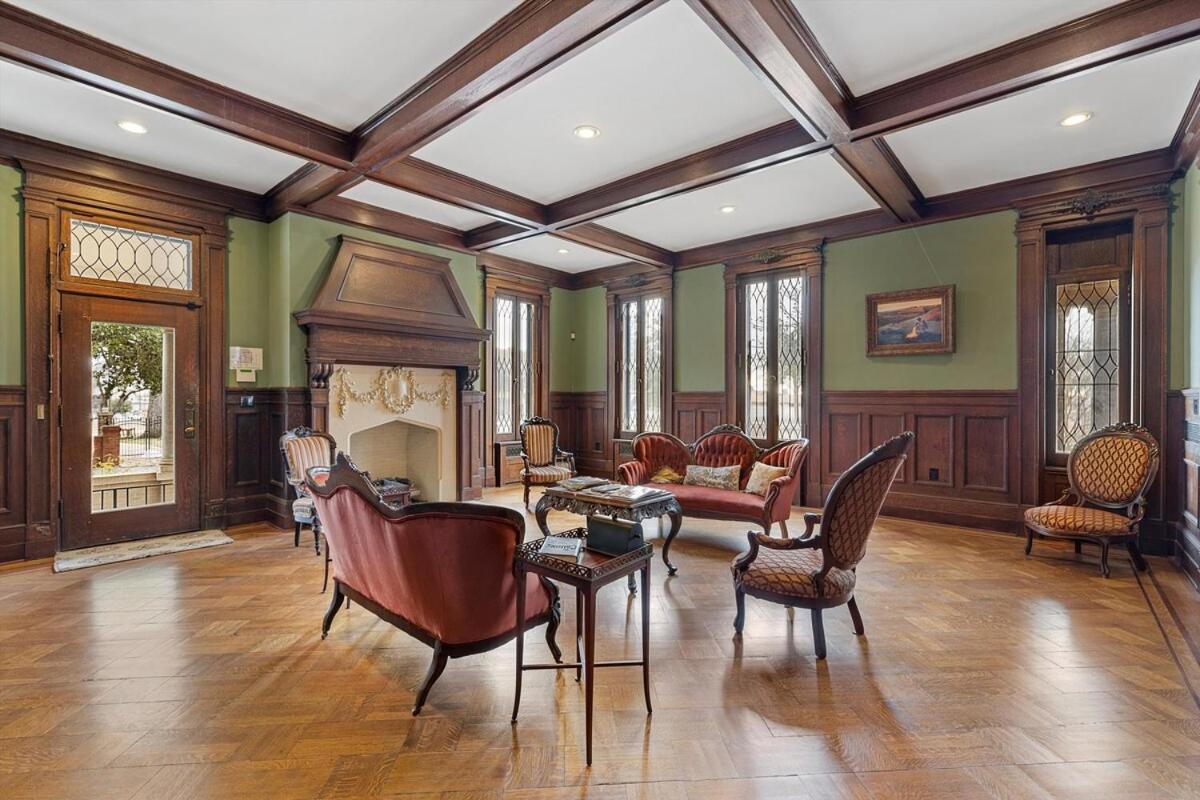 Historic Migel House In Downtown *