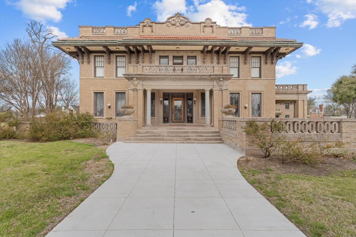 Holiday home Historic Migel House In Downtown *