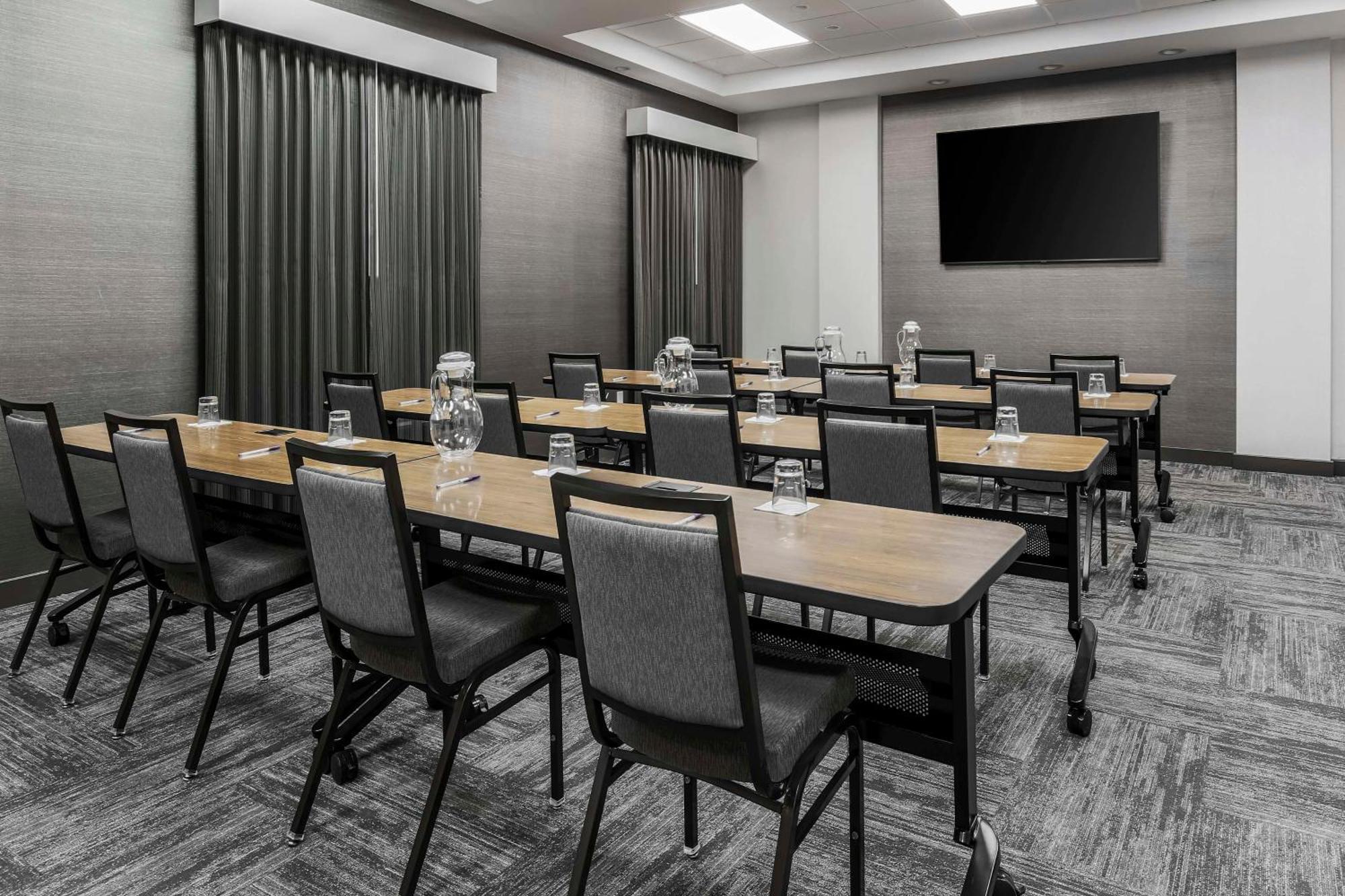 Hyatt Place - South 3*