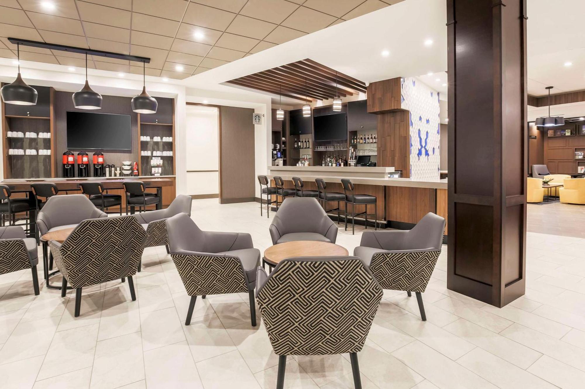 Hyatt Place - South 3*