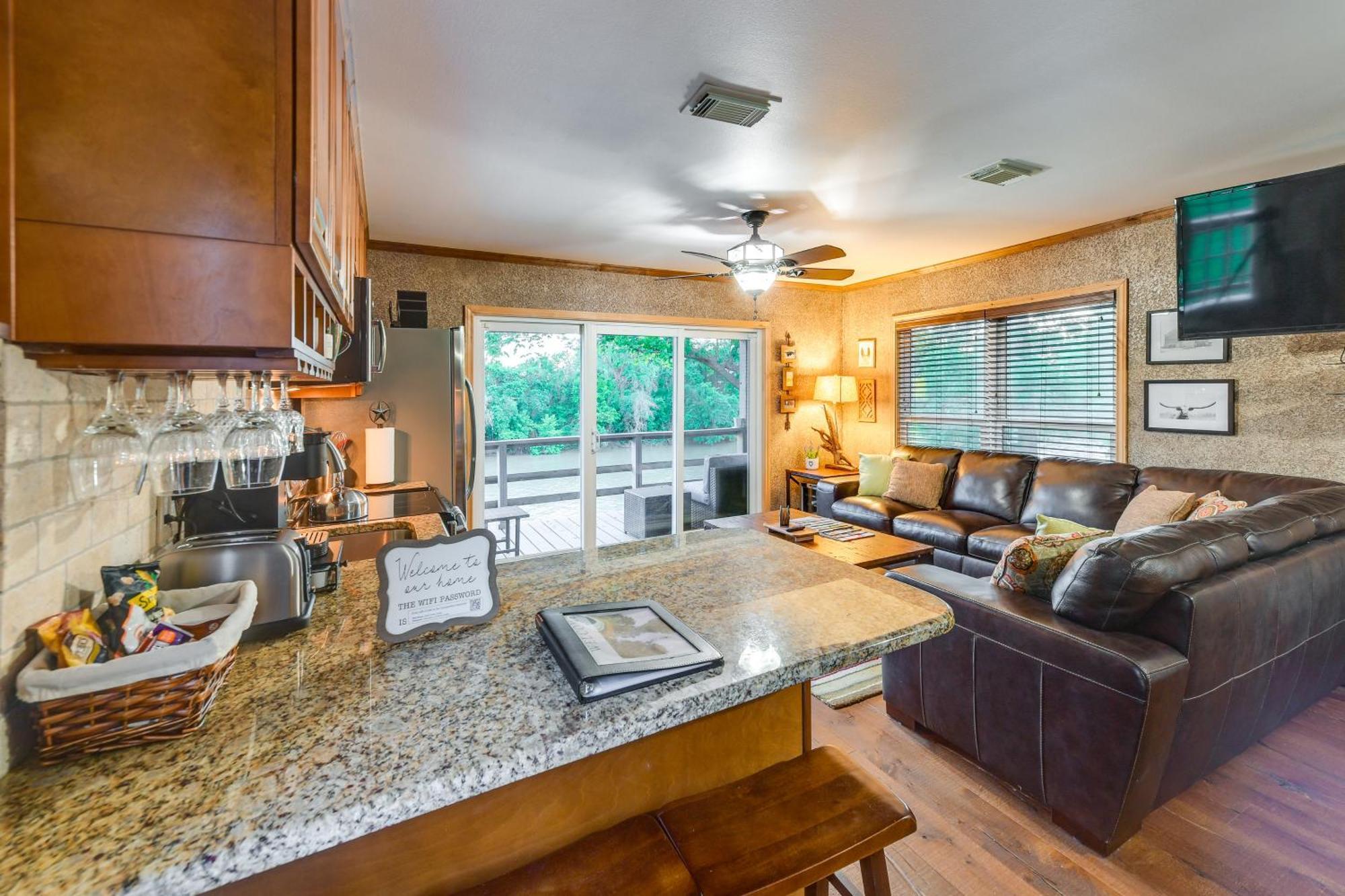 Apartment Rustic River With Dock And Covered Deck! *