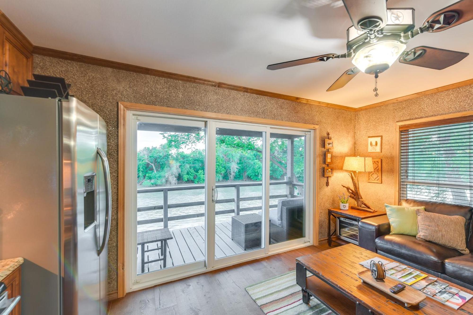 Apartment Rustic River With Dock And Covered Deck! *