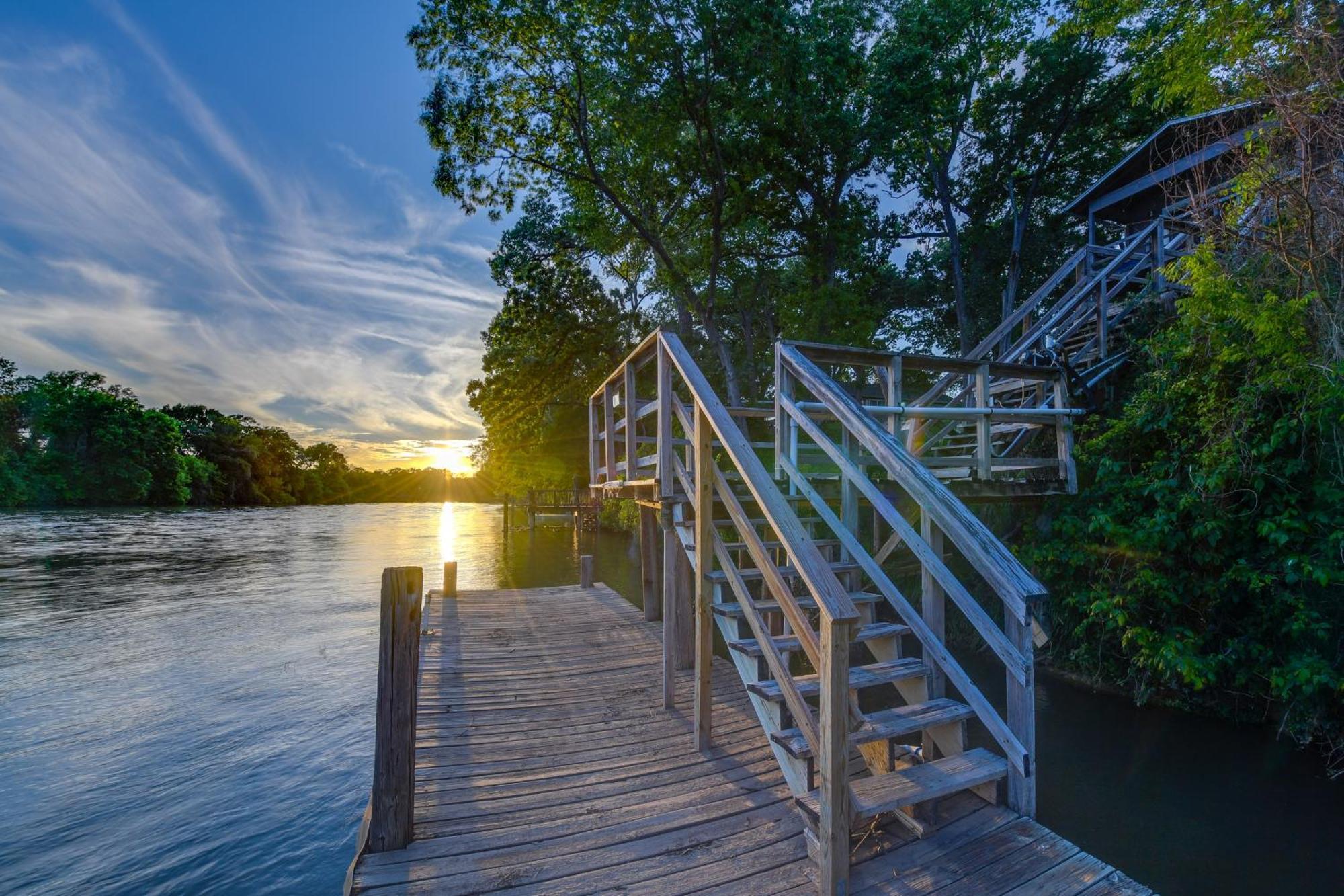 Rustic River With Dock And Covered Deck! Apartment